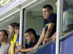 Riquelme se emocionó con un homenaje de futbolistas brasileños y les envió camisetas firmadas