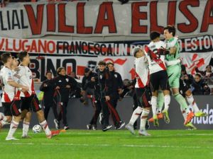 River le ganó a San Lorenzo por penales en un partido infartante y se metió en cuartos del Apertura 2026
