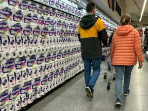 Fuerte caída del consumo masivo en marzo: sigue sin mostrar repunte y cayó más del 5%