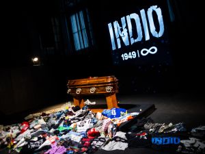 Una multitud le da el último adiós al 'Indio' Solari