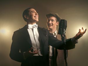 "Cuando Frank conoció a Carlitos": el encuentro imaginario entre Carlos Gardel y Frank Sinatra se renueva en cada función