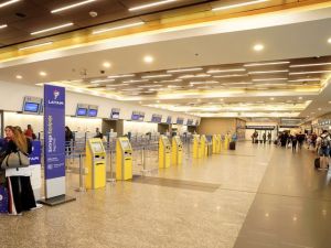 Una pasajera fue detenida en Aeroparque tras negarse a pagar un recargo por equipaje