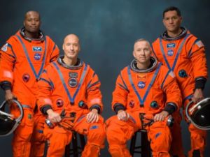 Tres estadounidenses y un italiano: presentan a la tripulación de la misión Artemis III que se lanzará en 2027