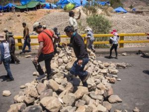 Alertan por el impacto de los bloqueos de carreteras sobre la democracia boliviana