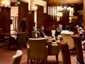Claridge Literario relanza su ciclo de encuentros con escritores, música y experiencias culturales