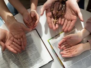 Una de cada cuatro personas no se identifica con ninguna religión