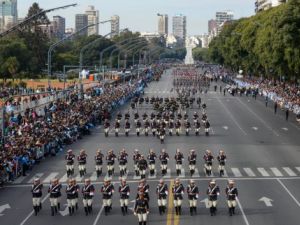 El Gobierno evalúa suspender el desfile militar del 9 de Julio en medio del ajuste en Defensa