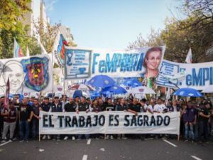 El empleo registrado se desplomó y ya hay casi 41.000 puestos menos en un año