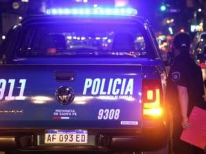 Detuvieron a nueve policías sospechados de prender fuego a un hombre en Rosario