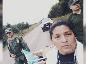Salta: hace una caminata de más de 500 km en reclamo de justicia por las muertes de su hija y su nieta en la cesárea