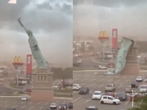 El momento exacto del derrumbe de la réplica de la Estatua de La Libertad en Brasil