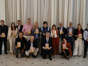 Adorni desmintió el aumento de sueldo de Milei, pero confirmó el incremento para funcionarios