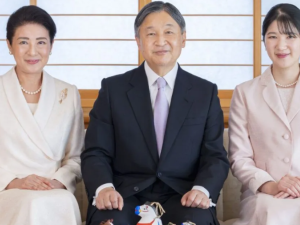 Escándalo de Año Nuevo: un joven se desnudó frente al Emperador de Japón