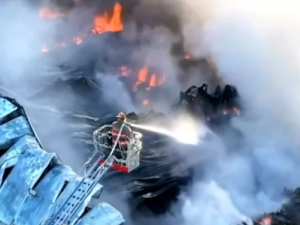 Impactante incendio en un depósito de logística de Benavídez