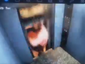 Pudo haber sido fatal: un hombre se salvó de ser aplastado por un ascensor