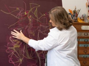 La abogada que se convirtió en referente del arte textil