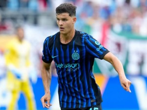 Racing oficializó la llegada de Valentín Carboni y ya puso la firma