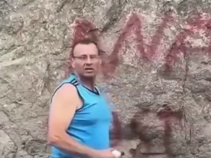 "Tengo una conducta intachable": las disculpas del camionero que grafitteó rocas en Bariloche