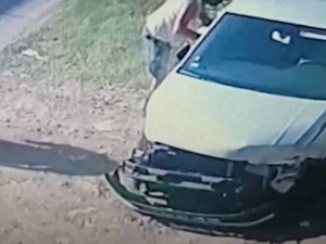 Una adolescente se robó un auto, salió a manear borracha, chocó y atropelló: es inimputable