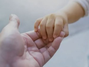 Sube el monto de la asignación por adopción