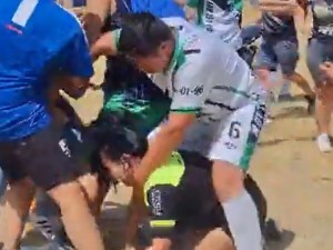 Bahía Blanca: brutal agresión a una árbitra en un partido de fútbol amateur