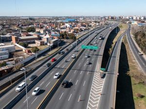 Hallaron un cadáver al costado de la autopista Buenos Aires-La Plata