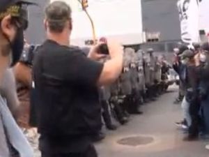 Movilización y tensión en Avellaneda: "La Prefectura está pegando"