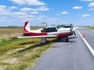 Una avioneta debió aterrizar de emergencia sobre la Ruta Provincial 56