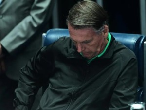 Brasil: Bolsonaro resultó herido tras caerse en prisión