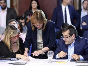 Senado: el oficialismo busca tener el dictamen de la reforma laboral para votarla el próximo viernes