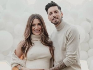 Nació la hija de Cami Homs y estallaron las redes por el "palito" a Tini Stoessel en la elección del nombre