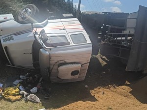 Despiste y vuelco de un camión en la Ruta 2