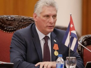 "Nadie nos dicta qué hacer", responde el presidente cubano a Trump