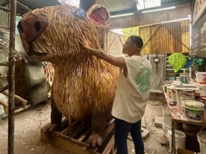 En la tradicional quema de muñecos, habrá un carpincho en honor a Kim Gómez