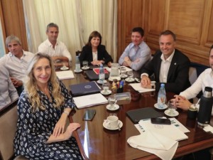 El Gobierno reúne a la mesa política para definir el temario de las sesiones extraordinarias