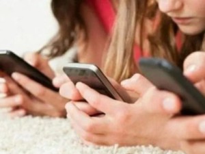 Francia planea prohibir las redes sociales a menores de 15 años