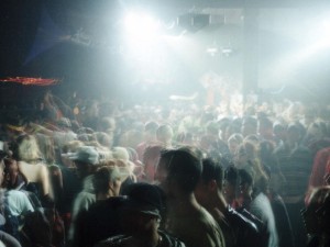 Horror en Francia: Acusan a 10 hombres por drogar y violar a un niño de 5 años