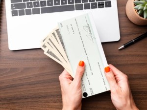 Alerta roja en la cadena de pagos: hubo casi 120.000 cheques rechazados en diciembre, un récord histórico