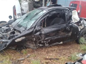 La Plata: escapaba de la Policía y murió al chocar contra una camioneta y un poste de luz