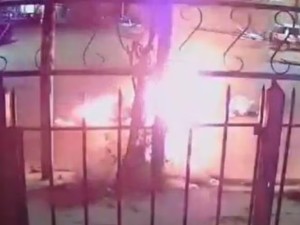 Lanús: Chocaron dos motos de frente, explotaron y murió uno de los conductores