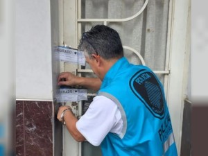 En prisión domiciliaria, un falso médico seguía atendiendo y fue llevado a una alcaldía