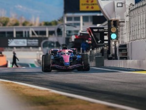 Franco Colapinto giró con el nuevo Alpine A526 en los ensayos de la F1 en Barcelona