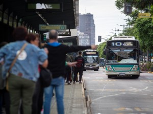 Paro de colectivos en el AMBA: no hubo acuerdo entre la UTA y los empresarios y aumenta la tensión