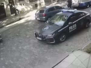 Le robaron el auto a una mujer, se metieron en su casa y golpearon a su marido