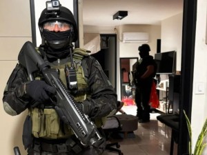 Córdoba: un taxista realizaba delivery de drogas y quedó detenido