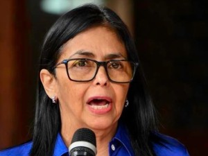 Delcy Rodríguez: “Si algún día voy a Washington lo haré de pie, no arrastrada”.