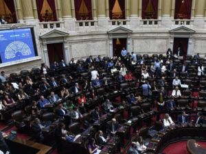 Reforma laboral: el oficialismo busca sesionar este jueves y aceptaría cambios en las licencias médicas