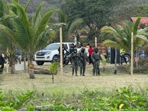Hallan cinco cabezas humanas exhibidas en una playa de Ecuador
