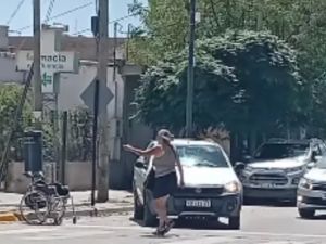Fraude en la vía pública: pedía limosna en una silla de ruedas pero podía caminar