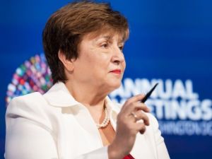 Una misión del FMI llega al país para comenzar la segunda revisión del acuerdo